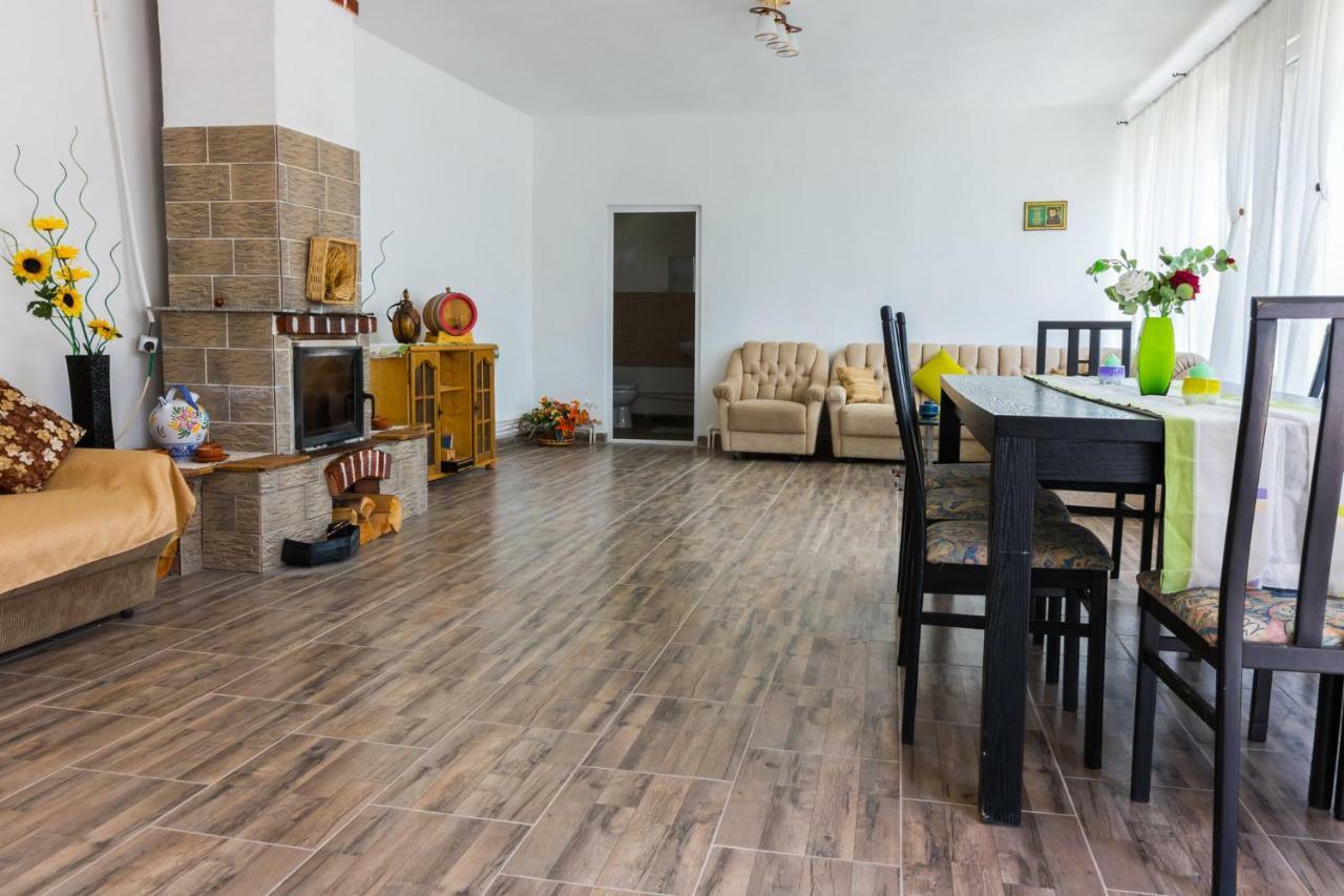 Casa De Vacanta Marya Baia de Fier Esterno foto